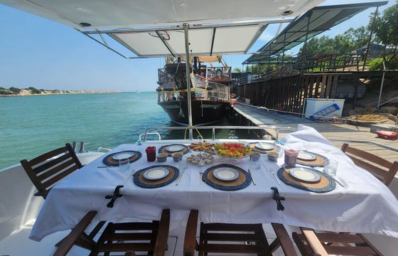 YACHT LUXURY FREEDOM