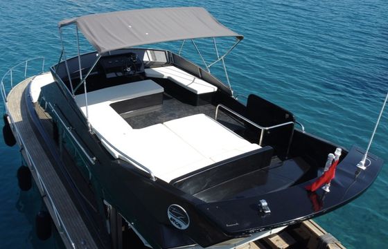 Black Yacht