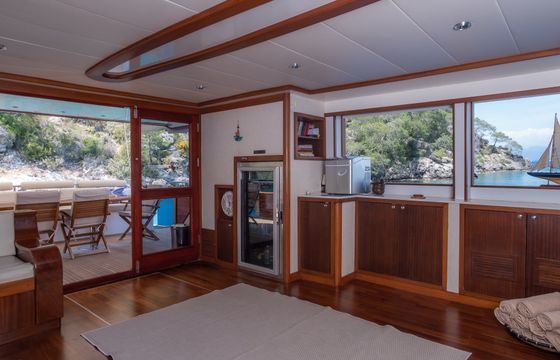SLV 028 Motor Yacht