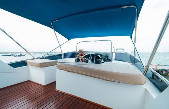 FAST CRUISER YACHT