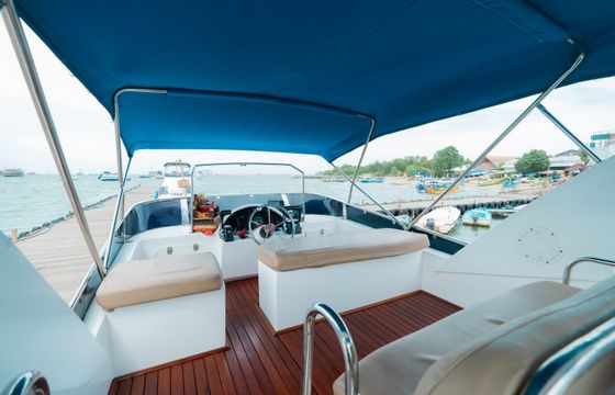 FAST CRUISER YACHT