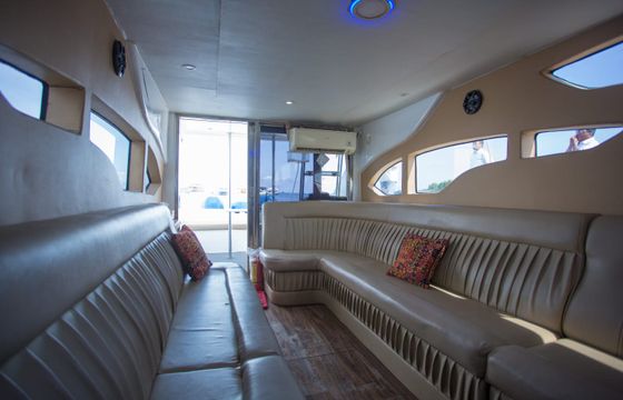 FAST CRUISER YACHT