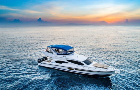 FAST CRUISER YACHT