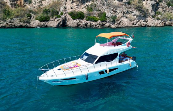 Freedom Luxury Jacuzzi Yacht