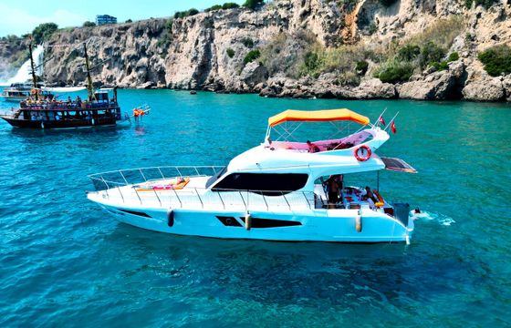 Freedom Luxury Jacuzzi Yacht