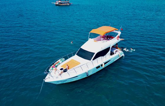 Freedom Luxury Jacuzzi Yacht
