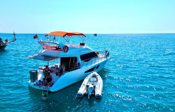 Freedom Luxury Jacuzzi Yacht