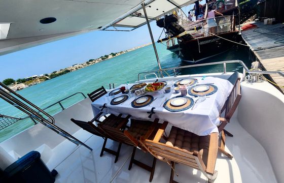 Freedom Luxury Jacuzzi Yacht
