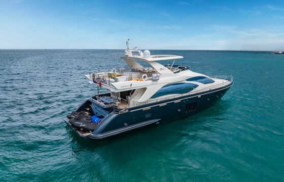 84ft Azimut Jacuzzi | Sky
