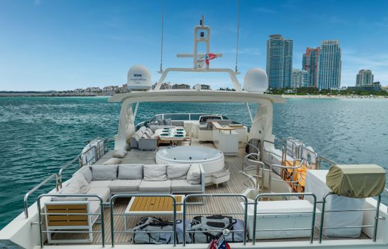 84ft Azimut Jacuzzi | Sky