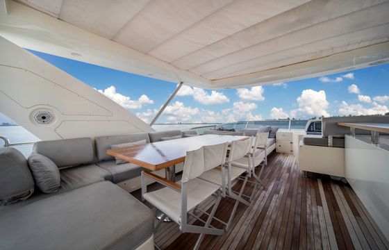 84ft Azimut Jacuzzi | Sky
