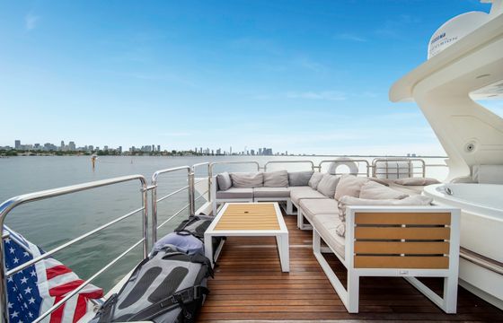84ft Azimut Jacuzzi | Sky