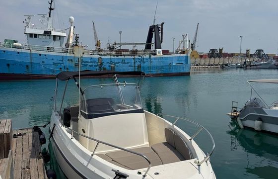 Bateau à moteur