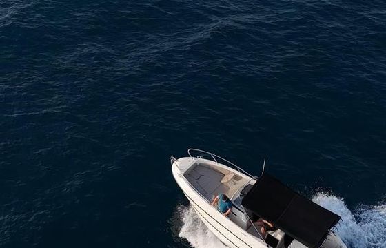 Bateau à moteur