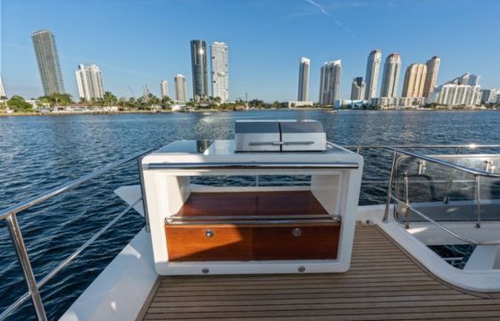 Luxury 70 Azimut Flybridge Charter ✨