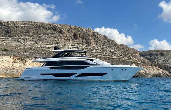 FERRETTI 860