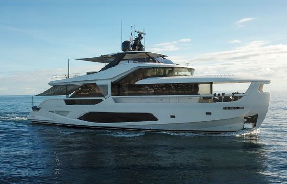 Ferretti Infynito 80