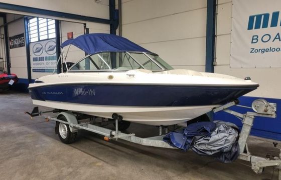 Maxum 1800 MX uit 2008 met trailer