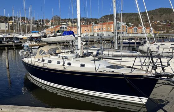 Tartan 3700