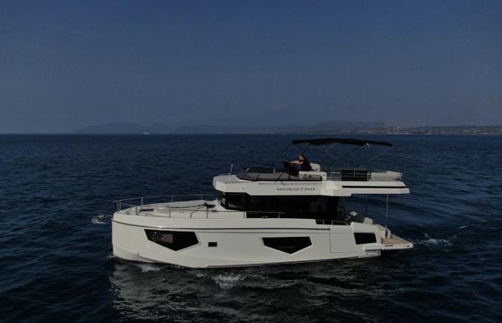 Cobra Maestro 42 Flybridge