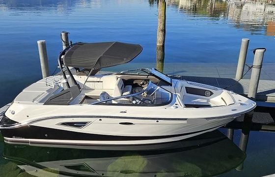 Sea Ray SLX 230-W
