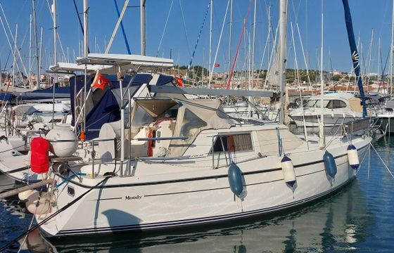 Moody Eclipse 33