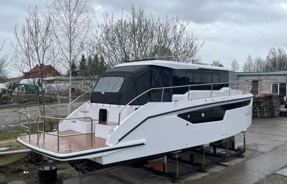 Nikhen Aquasun 34 AftCab "Long Platform"