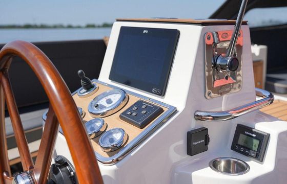 Interboat DE Intender 820