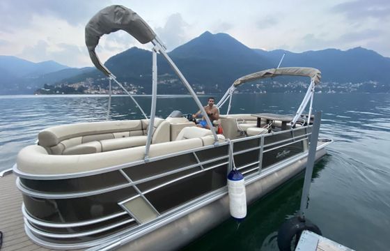 Sunchaser Eclipse 8525 Entertainer