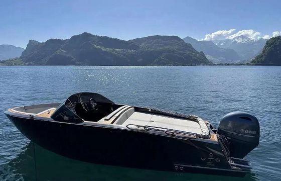 VTS Boats Flying Shark 5.7 Black Capri