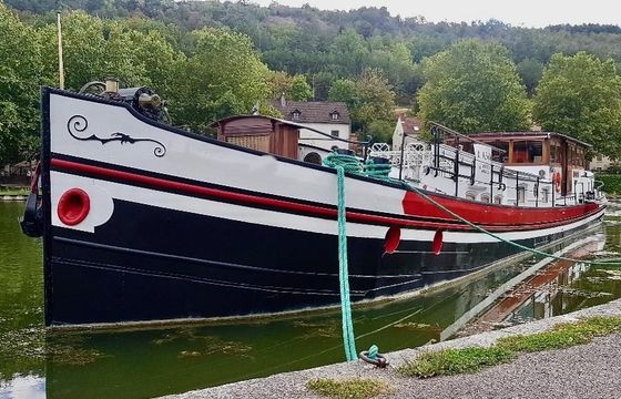 30m charmantes Wohnschiff mit Pool
