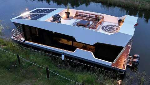 HT4 Houseboat Lelystad Ligplaats