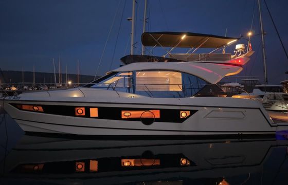 Monte Carlo Yachts MC52