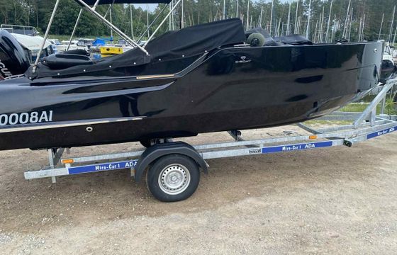 D-Boat Diamond 550