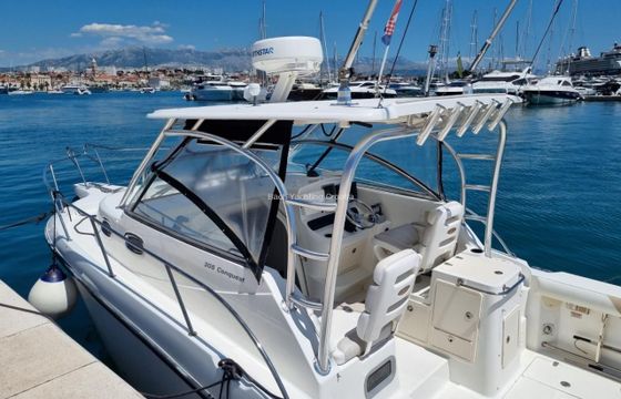Boston Whaler Conquest 305