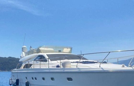 Ferretti 57