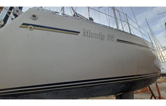Moody 35