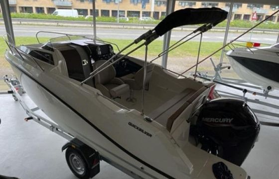 Quicksilver Activ 555 Cabin med Mercury