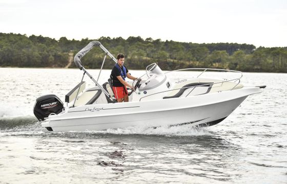 B2 Marine Cap Ferret 572 Open