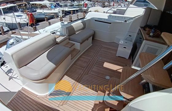 Ferretti 560