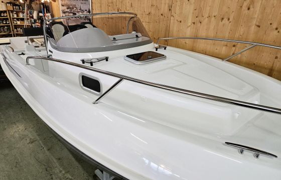 B2 Marine Cap Ferret 572 Cruiser