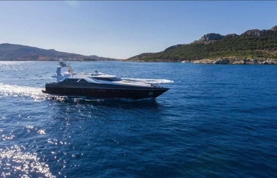 Devonport Yachts 42m.