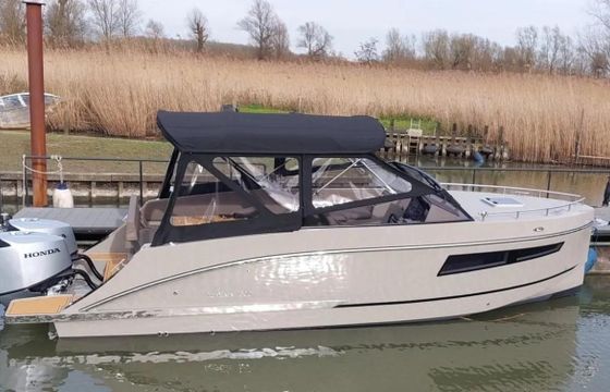Maxima 800 Cabin
