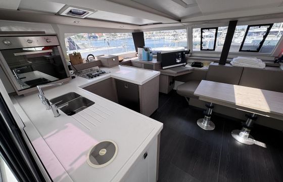 Fountaine Pajot ASTRÉA 42