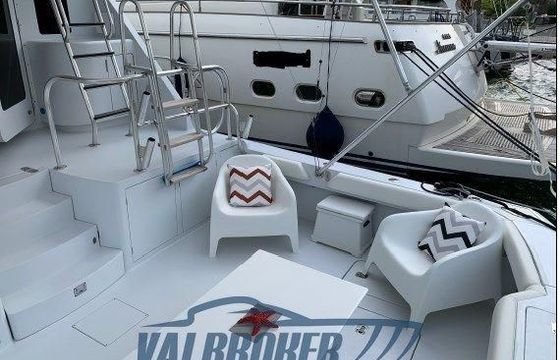 Hatteras 70' Convertible