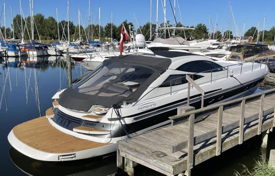 Pershing 52