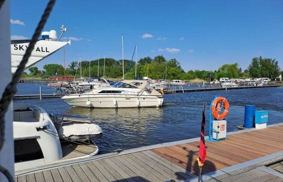 Sea Ray 300 Express Cruiser