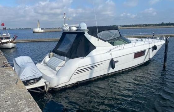 Trojan Carver 44 Express