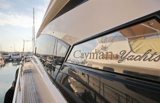Cayman Yachts F520