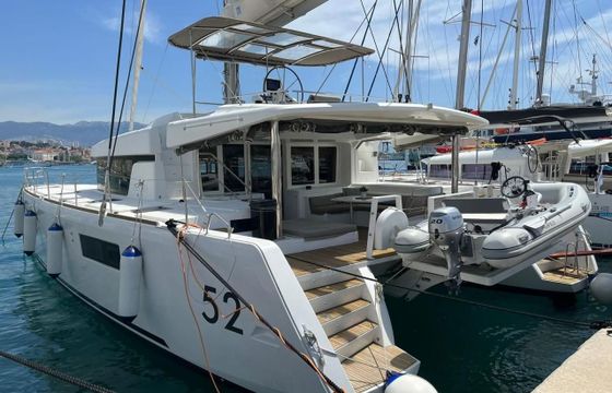 Lagoon 52